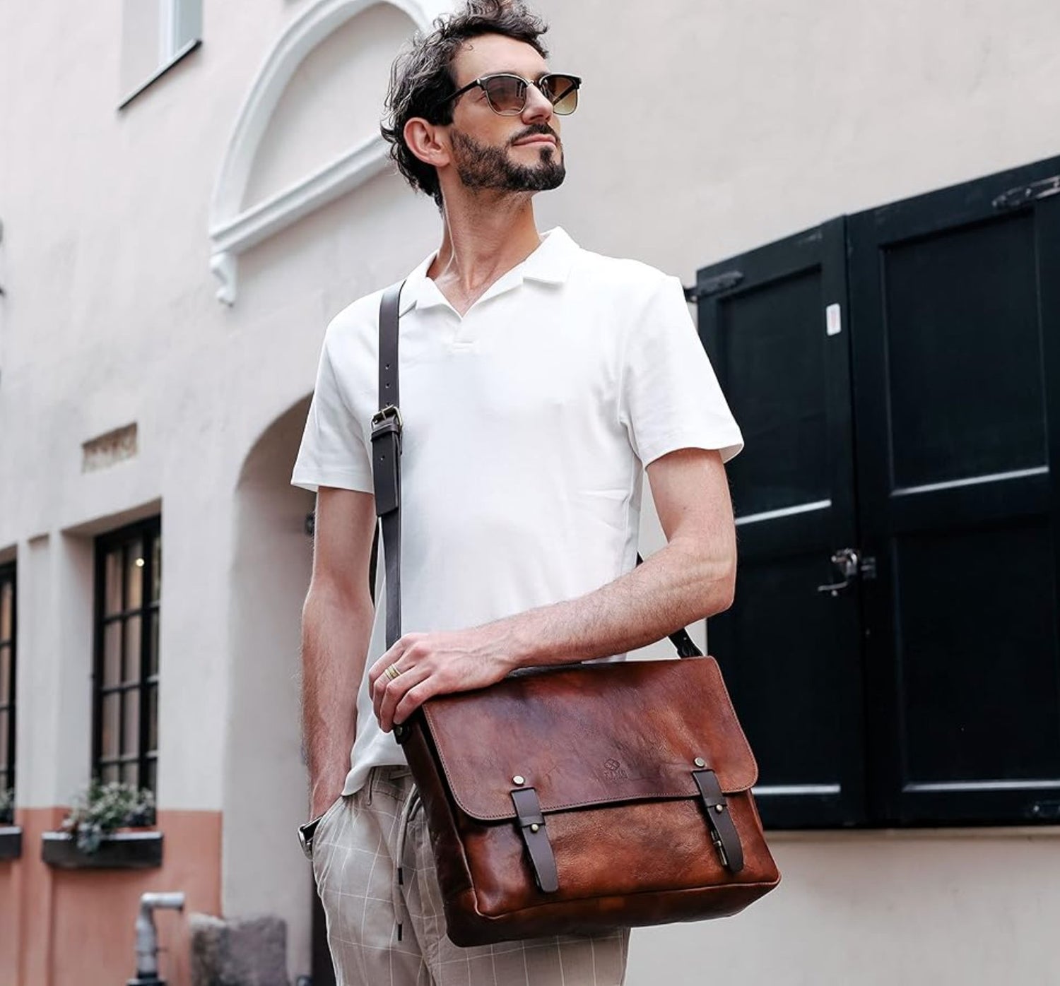 SATCHELS & MESSENGER BAGS
